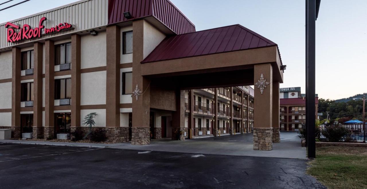 Red Roof Inn & Suites Pigeon Forge Parkway Exterior photo